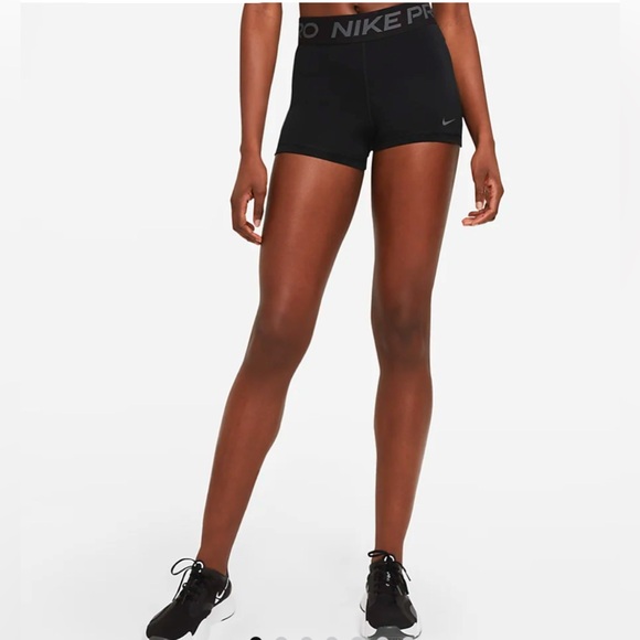 NWT Nike Pro
Women's 3" Shorts size L MSRP $50 - Picture 2 of 3